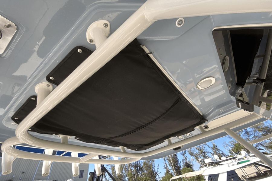 2022 Boston Whaler 330 Outrage