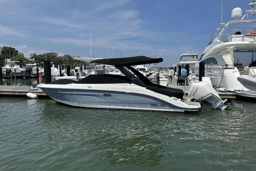 2023 Sea Ray 260 SLX OUTBOARD