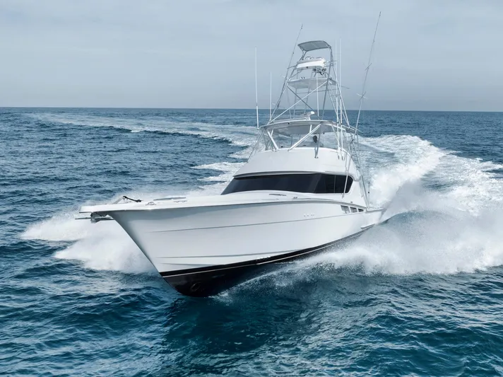 Scales Of Justice Yacht Photos Pics 1999 Hatteras 60 Convertible yacht cruising on open sea.