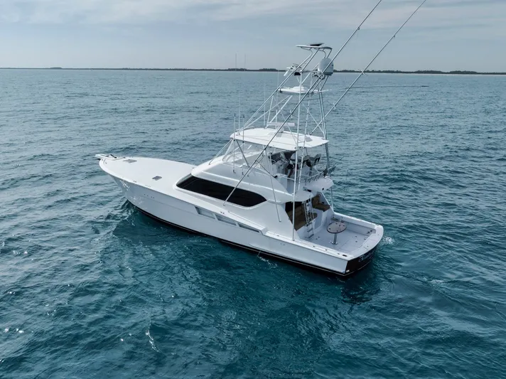 Scales Of Justice Yacht Photos Pics 1999 Hatteras 60 Convertible yacht cruising on open blue waters.