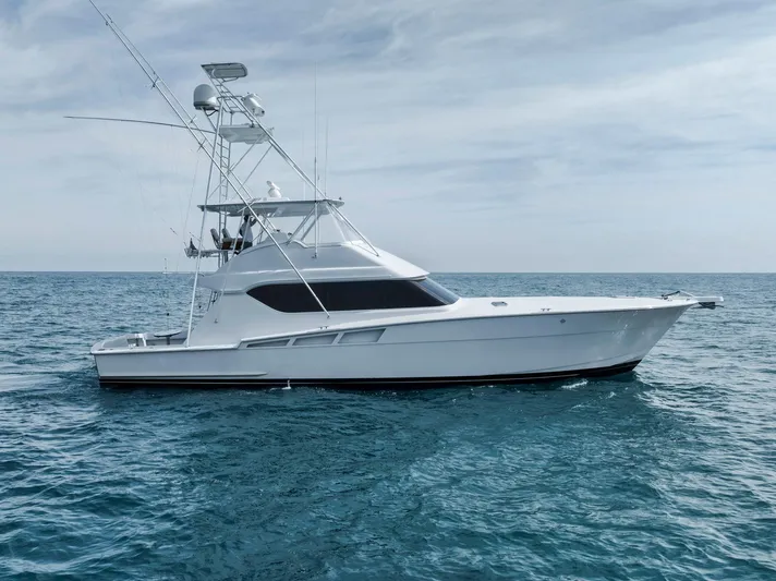 Scales Of Justice Yacht Photos Pics 1999 Hatteras 60 Convertible yacht cruising on open sea.