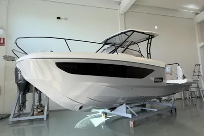 2025 Custom Beneteau FLYER 9 Sundeck TTOP
