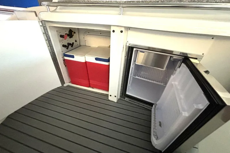  Yacht Photos Pics Interior of 2006 Formula 400 Super Sport Crossover with coolers and open fridge.