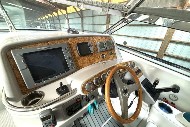  Yacht Photos Pics 2006 Formula 400 Super Sport Crossover dashboard with wood accents and modern navigation equipment.