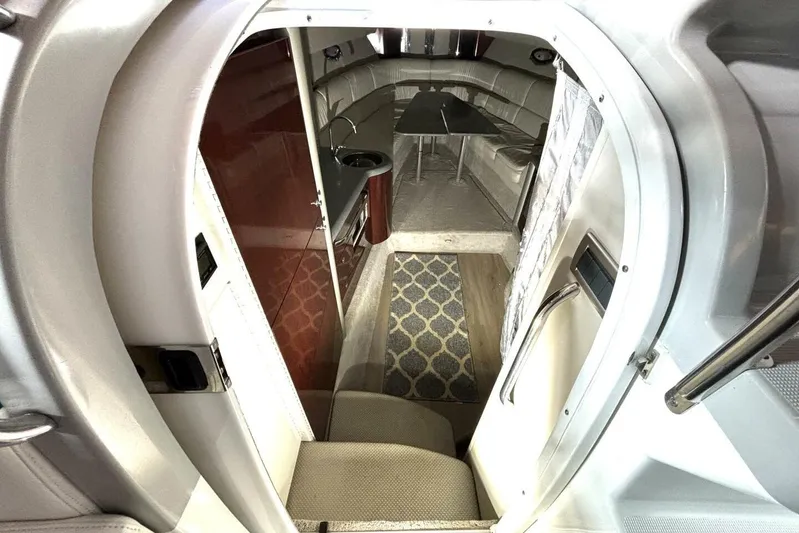  Yacht Photos Pics Interior view of a 2006 Formula 400 Super Sport Crossover boat cabin.