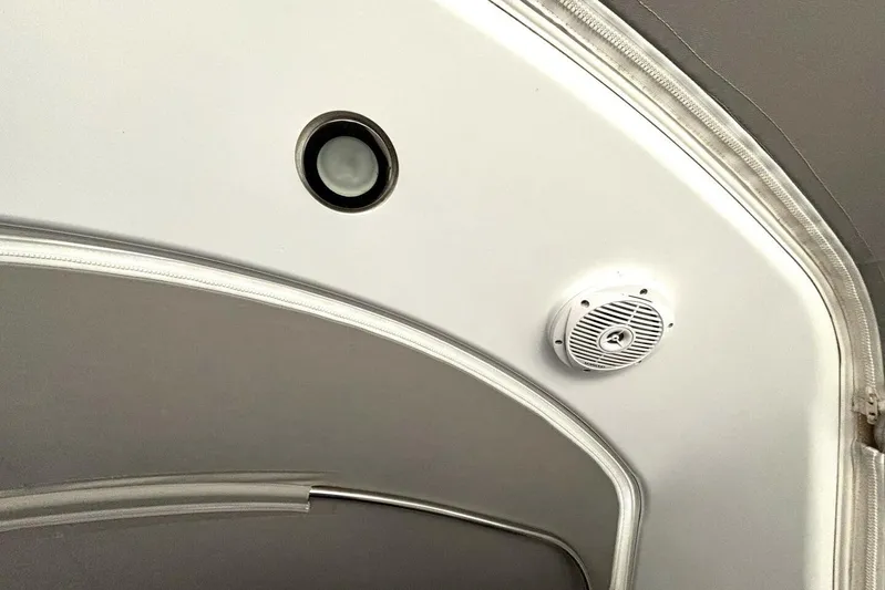  Yacht Photos Pics Ceiling view of 2006 Formula 400 Super Sport Crossover with speaker and light fixture.