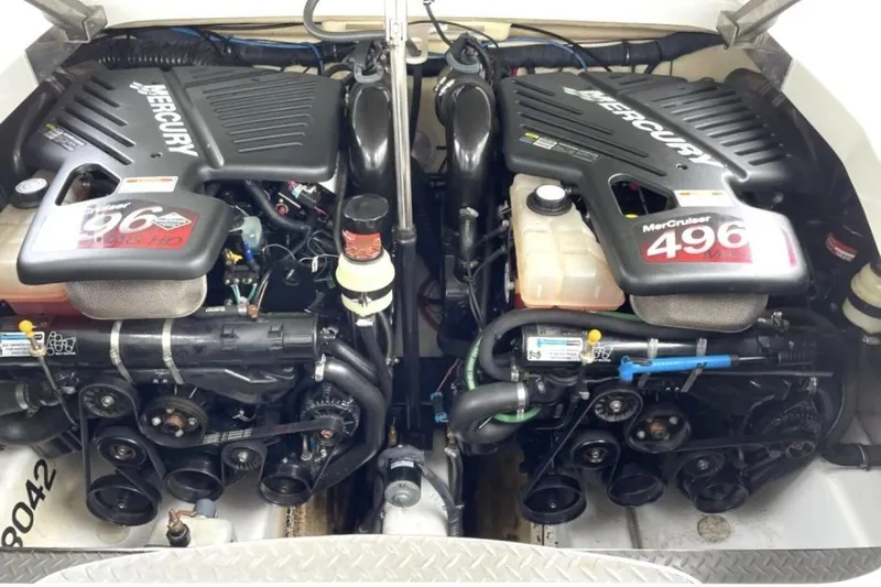  Yacht Photos Pics Twin Mercury MerCruiser 496 engines in a 2006 Formula 400 Super Sport Crossover boat.