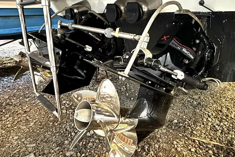  Yacht Photos Pics 2006 Formula 400 Super Sport Crossover boat with MerCruiser outdrives and propellers.