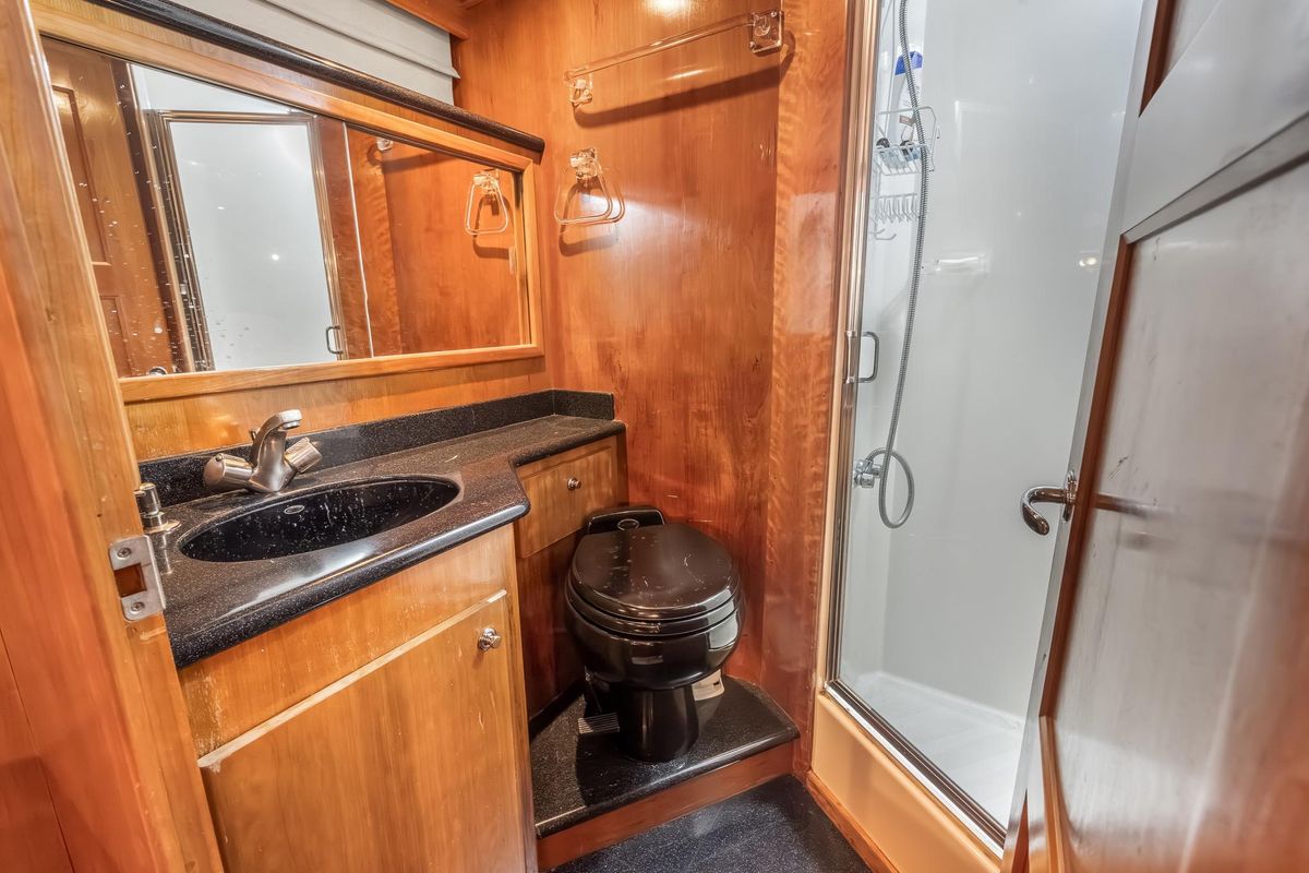 2003 Navigator 57 