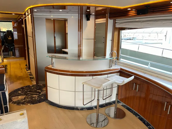 Nike Yacht Photos Pics Luxurious interior of 2007 Dominator 860 yacht with modern bar and seating area.