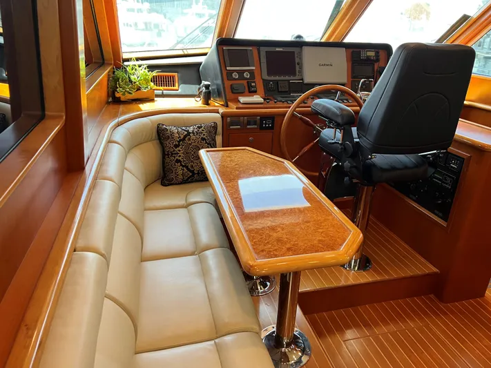 Off Line Yacht Photos Pics Luxurious yacht interior with leather seating, wooden table, and modern navigation equipment, Symbol PHMY 2007.