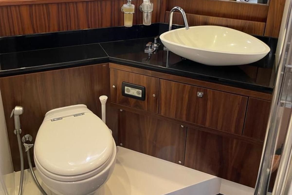 2010 Sunseeker 73 