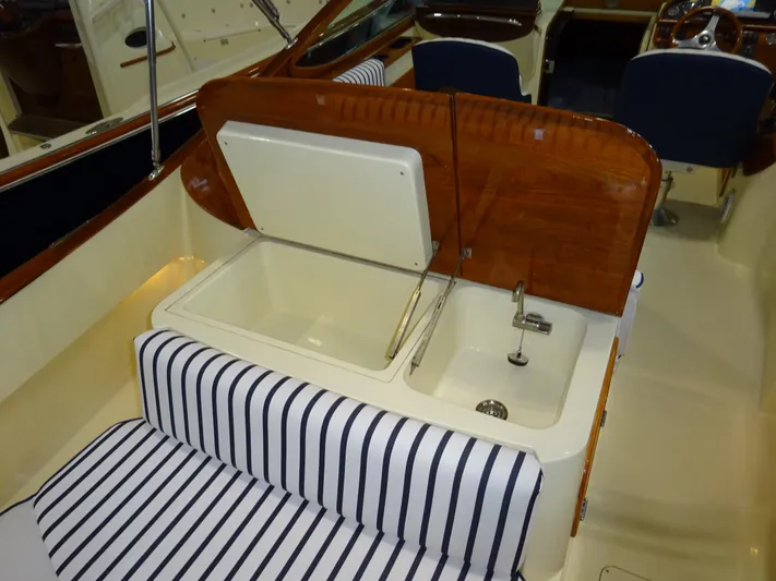 Wye Zephyr Yacht Photos Pics 