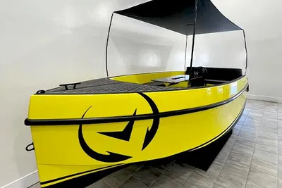 Vision Marine Technologies Volt 180
