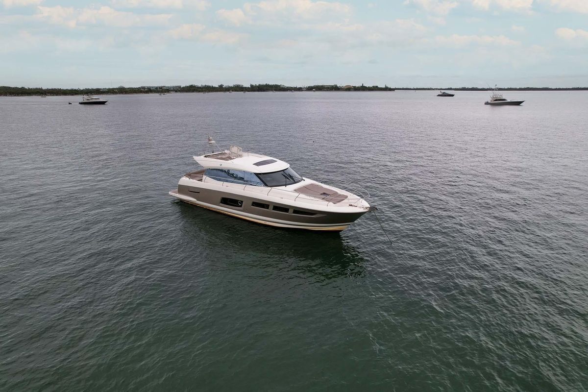2015 Prestige 52 