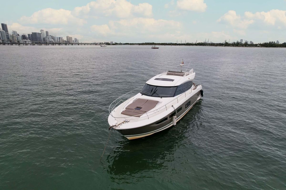 2015 Prestige 52 