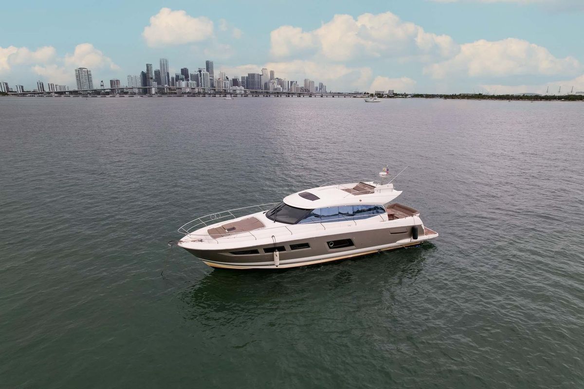 2015 Prestige 52 