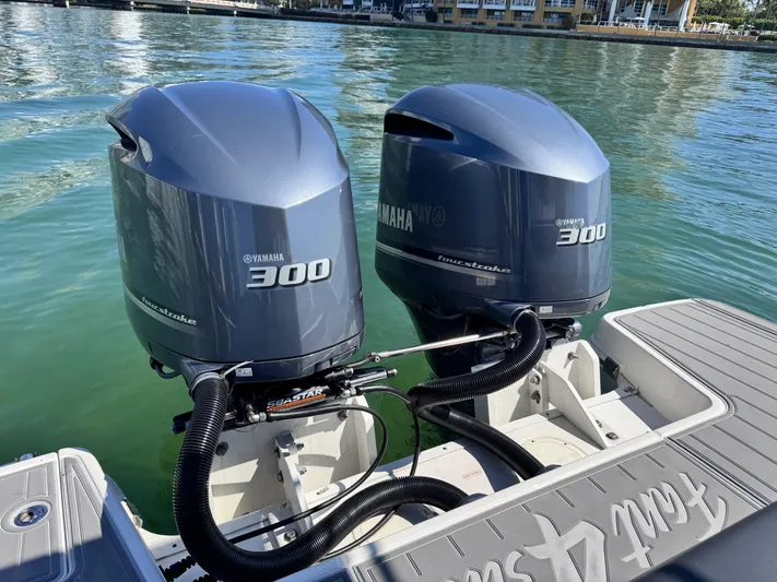  Yacht Photos Pics Twin Yamaha 300 engines on a 2021 Robalo R317 Dual Console boat.