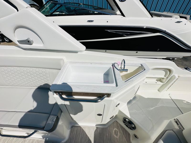 2023 Sea Ray 290 SDX OB