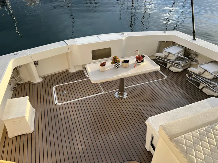 Todo Bien Yacht Photos Pics Luxurious deck of 2000 Viking 58 Enclosed Bridge yacht with elegant seating and table.