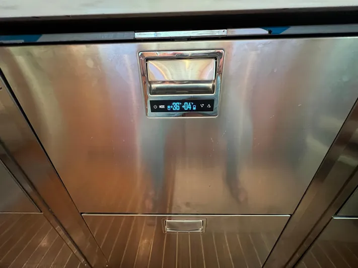 Todo Bien Yacht Photos Pics Stainless steel appliance with digital display on Viking 58 Enclosed Bridge, 2000 model.