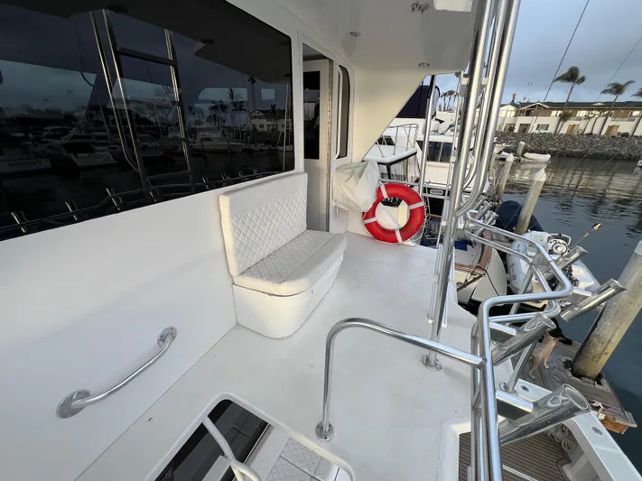 Todo Bien Yacht Photos Pics Viking 58 Enclosed Bridge 2000 yacht deck with seating and life preserver.