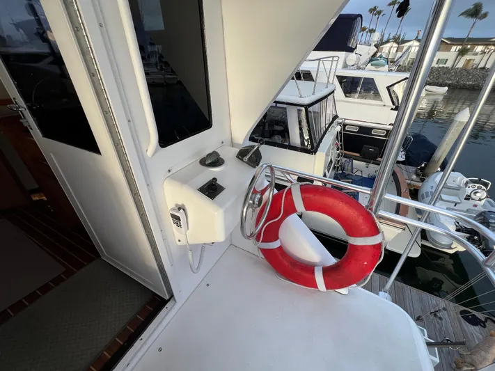 Todo Bien Yacht Photos Pics 2000 Viking 58 Enclosed Bridge yacht with life preserver and marina view.