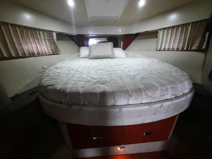 Paradox Yacht Photos Pics 2008 Formula 40 PC boat interior cabin with bed and storage.