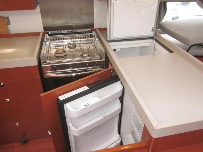 Cameli Yacht Photos Pics Modern kitchen in 2020 Beneteau Oceanis 55 yacht with stove and fridge.