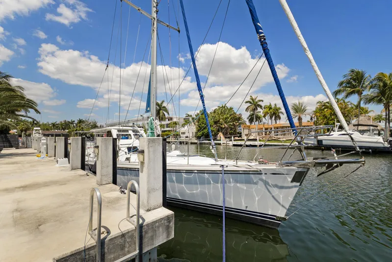 Mojo Yacht Photos Pics 