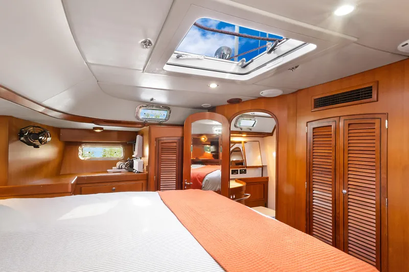 Mojo Yacht Photos Pics 