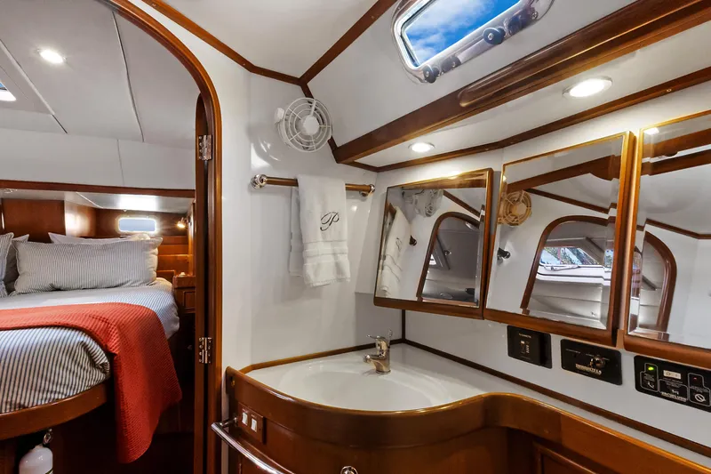 Mojo Yacht Photos Pics 