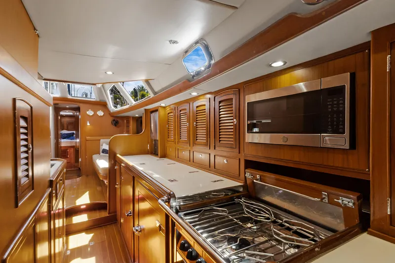 Mojo Yacht Photos Pics 