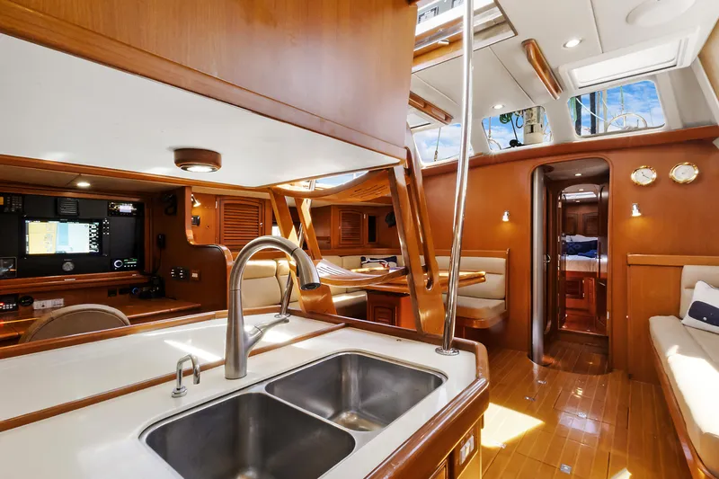 Mojo Yacht Photos Pics 