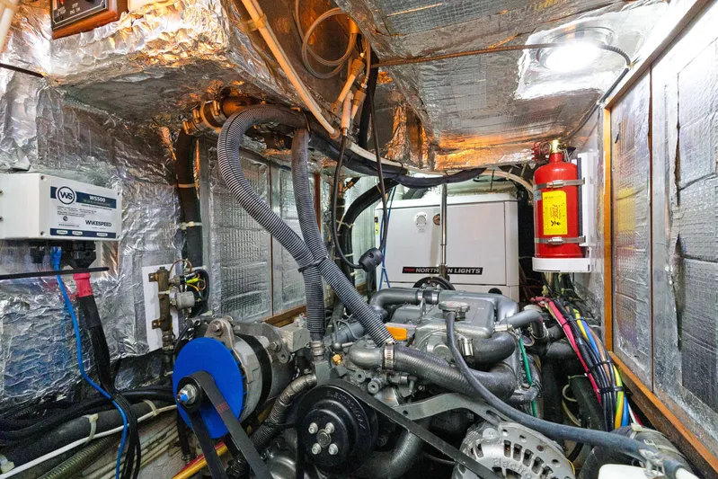 Mojo Yacht Photos Pics 