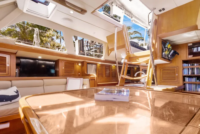 Mojo Yacht Photos Pics 