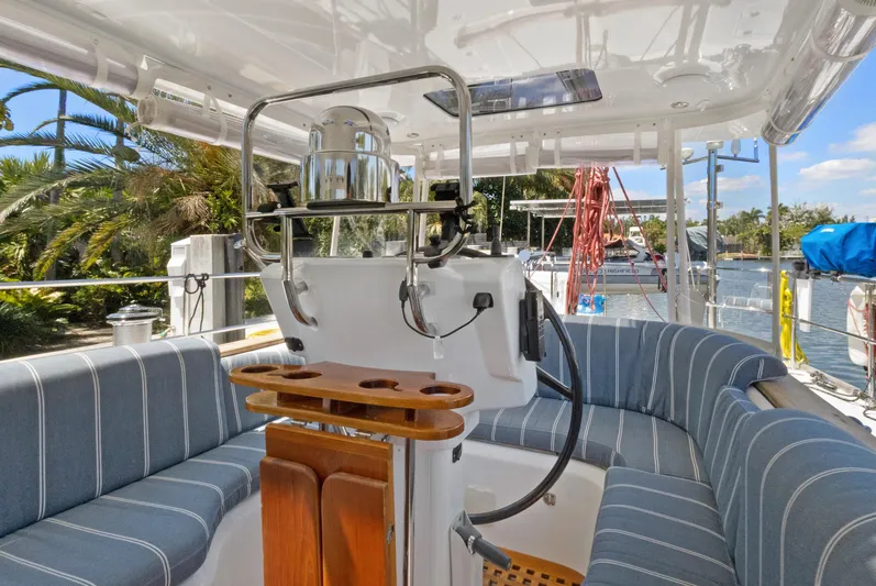 Mojo Yacht Photos Pics 