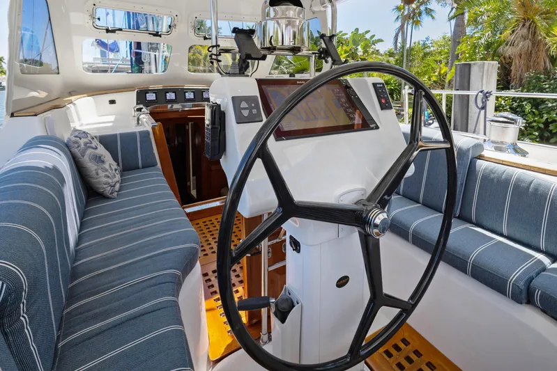 Mojo Yacht Photos Pics 