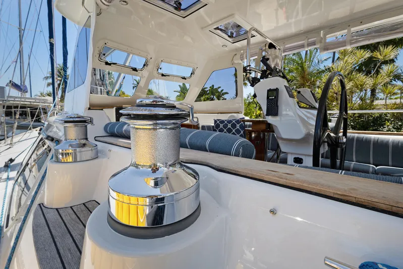 Mojo Yacht Photos Pics 