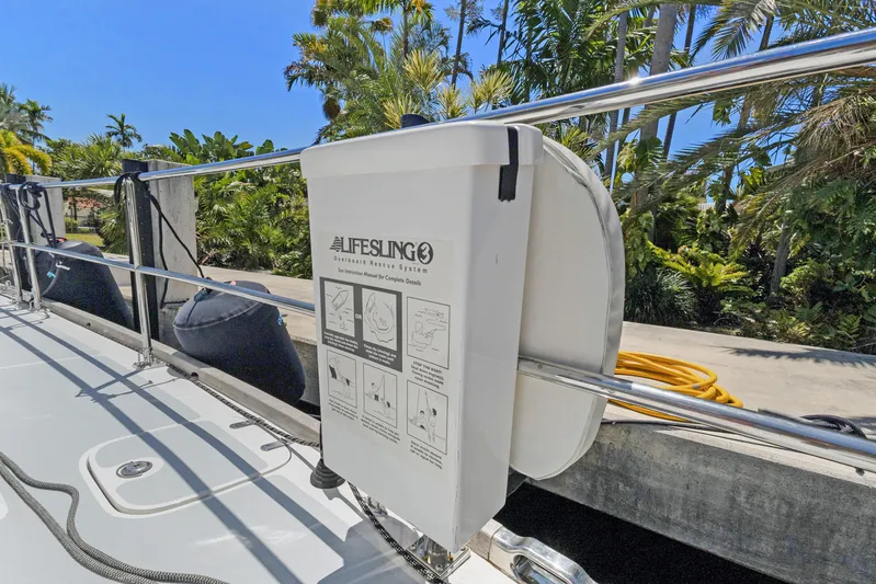 Mojo Yacht Photos Pics 