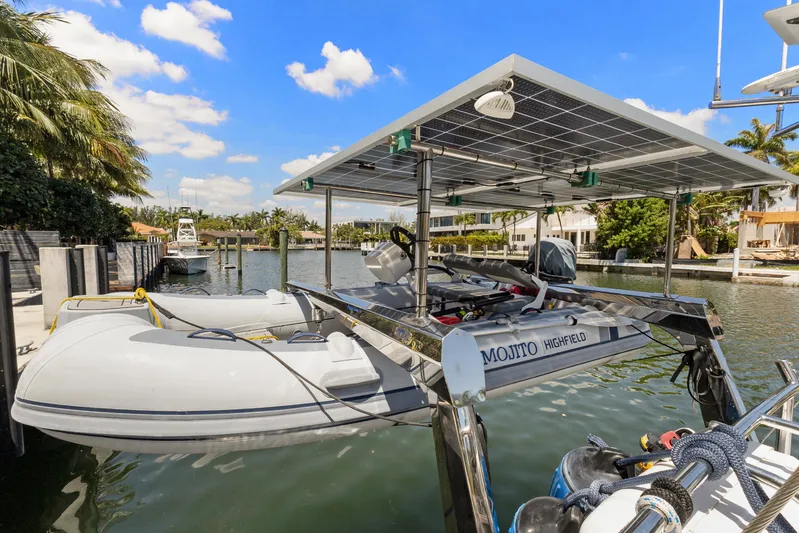 Mojo Yacht Photos Pics 