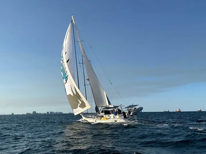 Mojo Yacht Photos Pics 