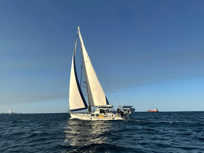 Mojo Yacht Photos Pics 