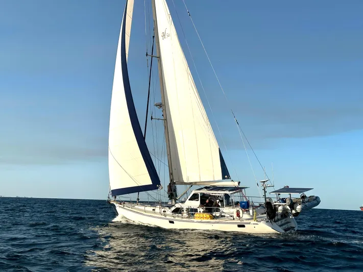 Mojo Yacht Photos Pics 