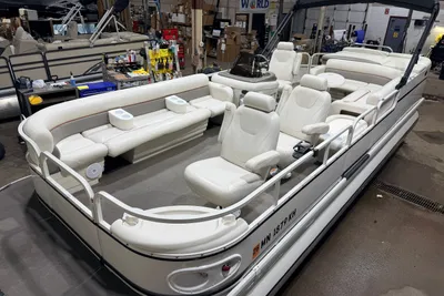 Crestliner 2485 Sport LX Pontoon