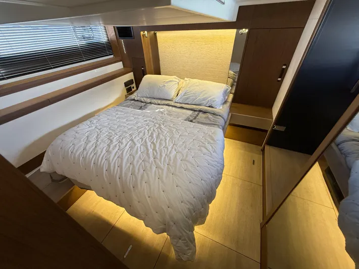 Luli Yacht Photos Pics Luxurious bedroom interior of 2017 Jeanneau Leader 46 yacht.