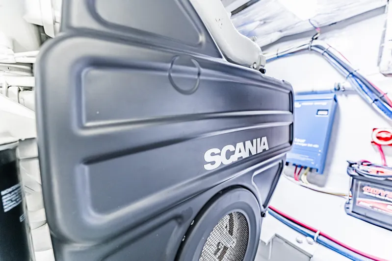 Leslie Ann Yacht Photos Pics Engine room of 1988 Buddy Davis 47 Convertible with Scania engine components.