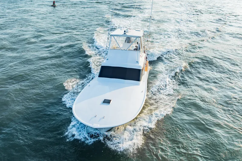 Leslie Ann Yacht Photos Pics 1988 Buddy Davis 47 Convertible yacht cruising on open water.