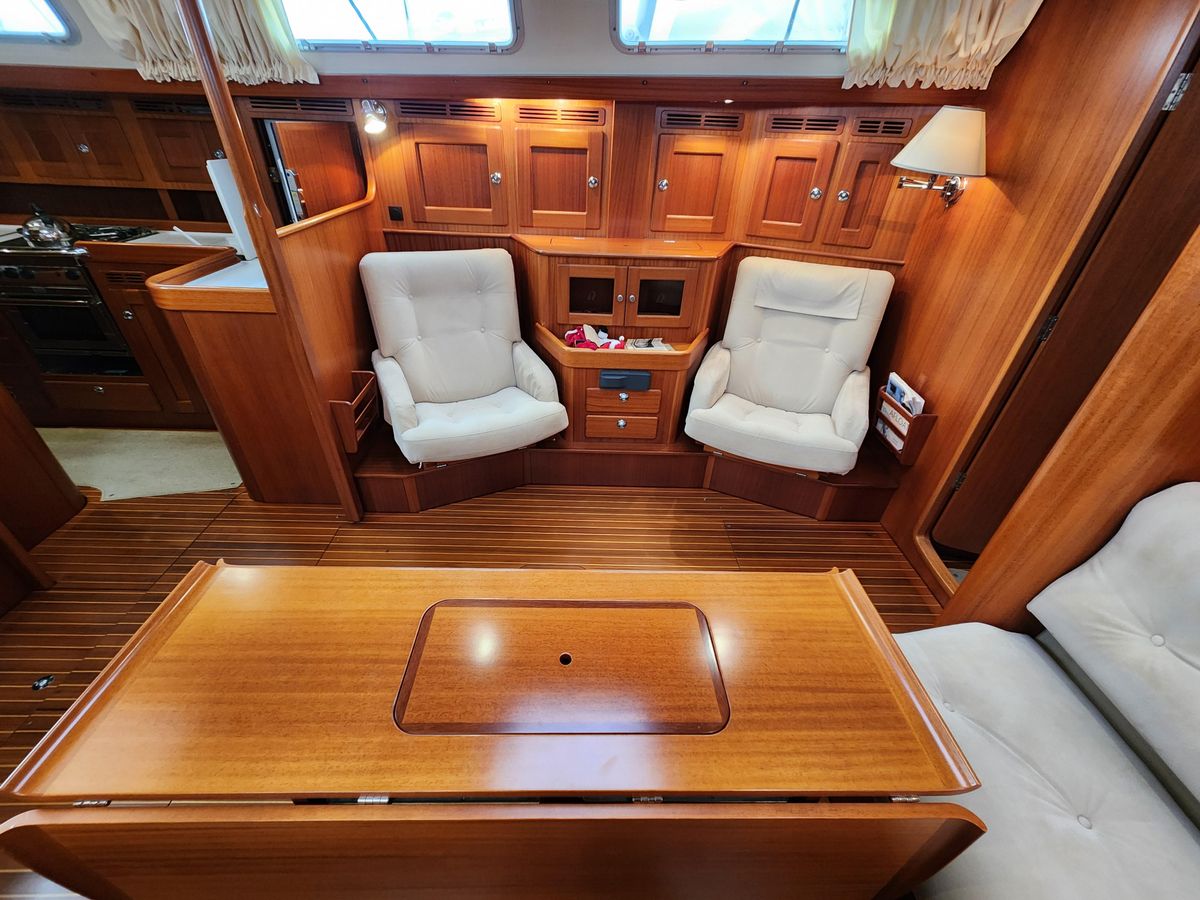 2009 Hallberg-Rassy 54 