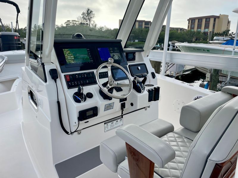 2022 Pursuit S 288 Sport